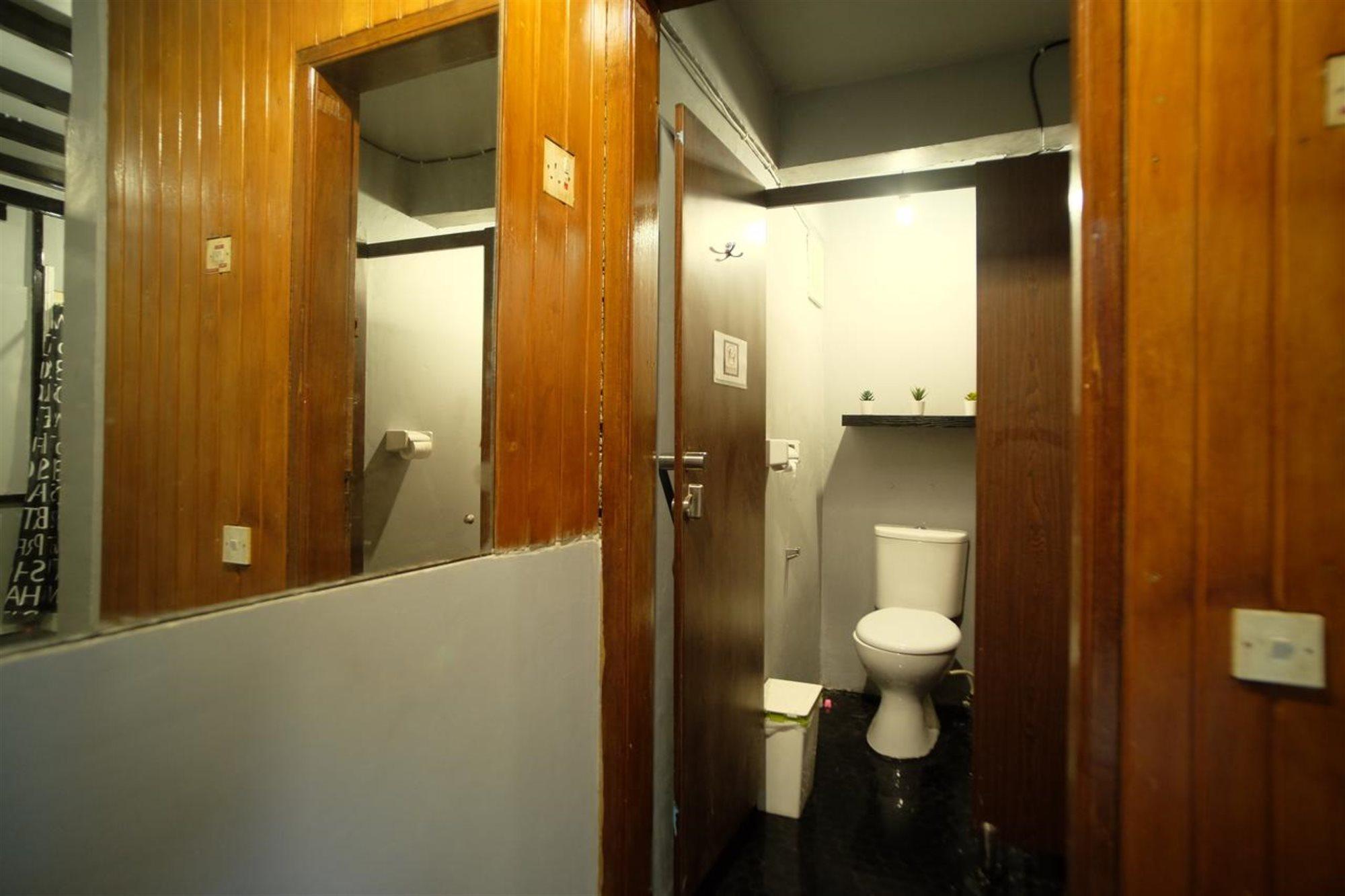 Inap At Capsule Thamrin Hotel Jakarta Bagian luar foto
