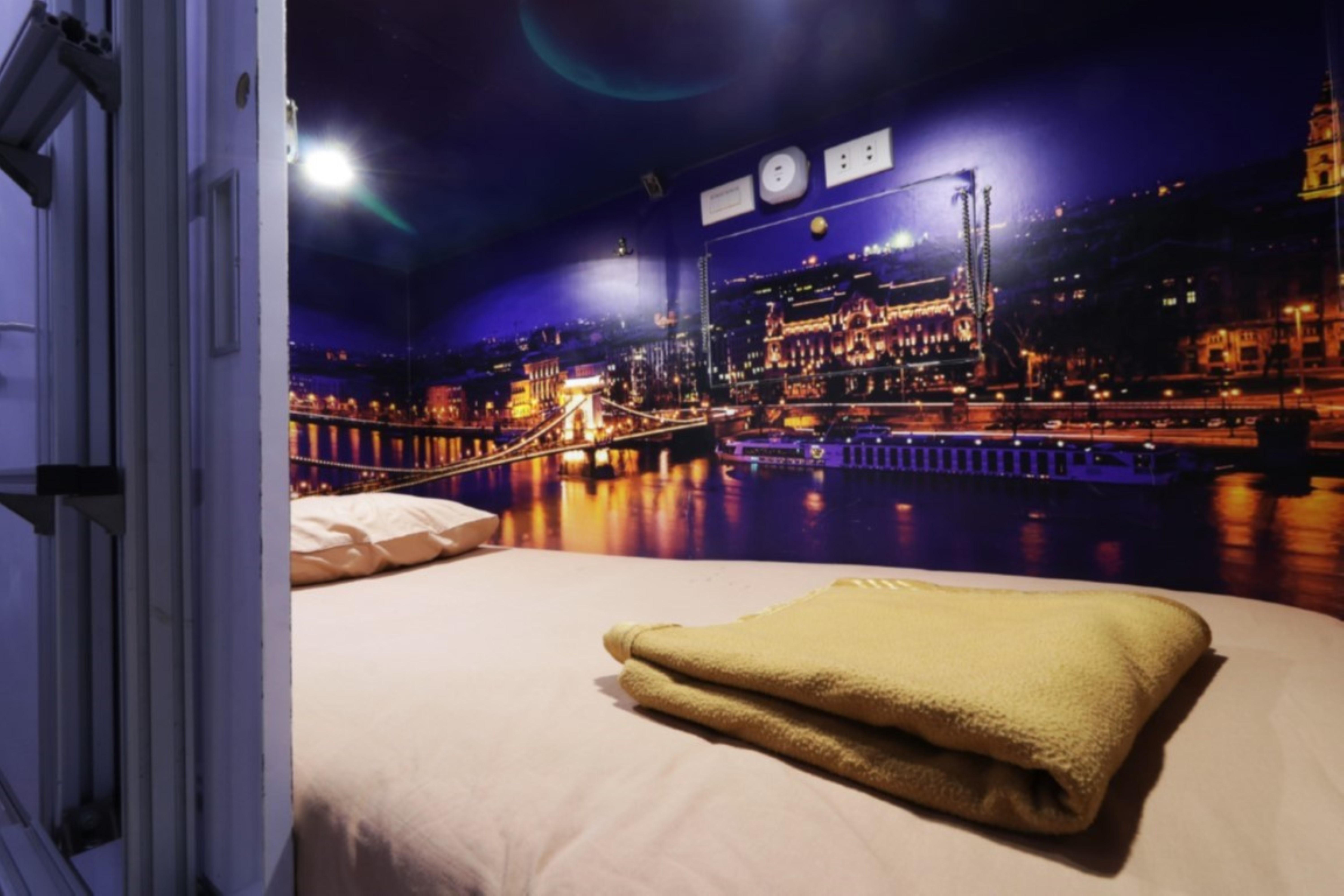 Inap At Capsule Thamrin Hotel Jakarta Bagian luar foto